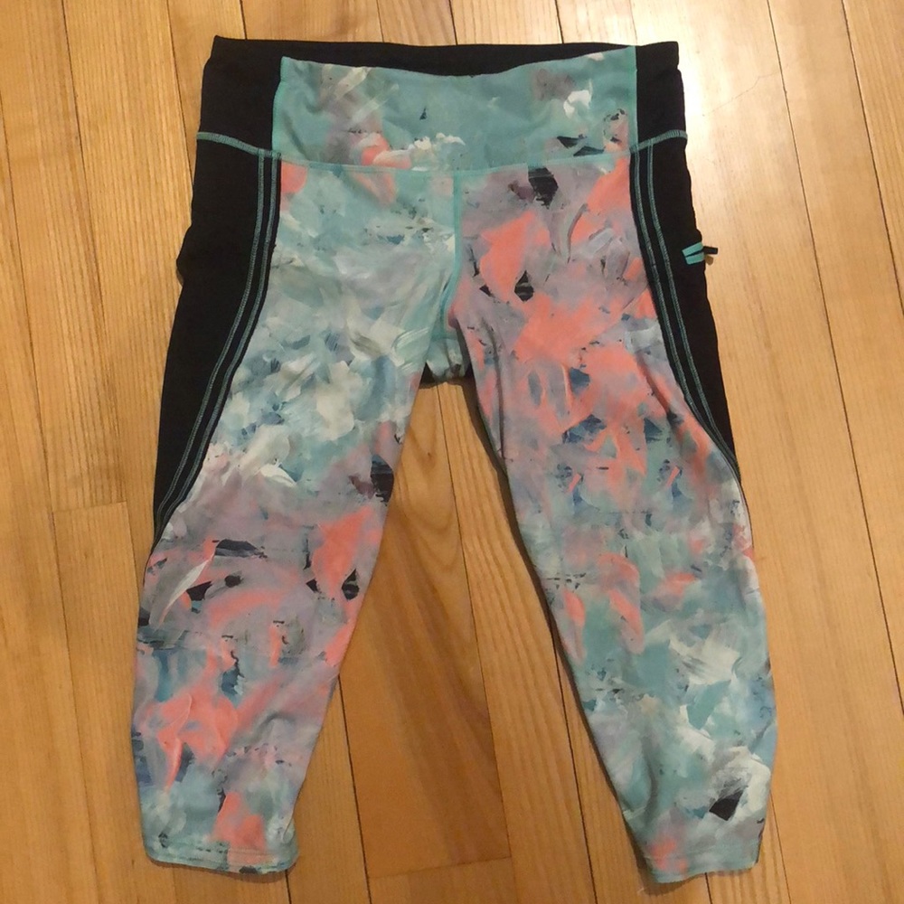 Lululemon cropped yoga pants size 8